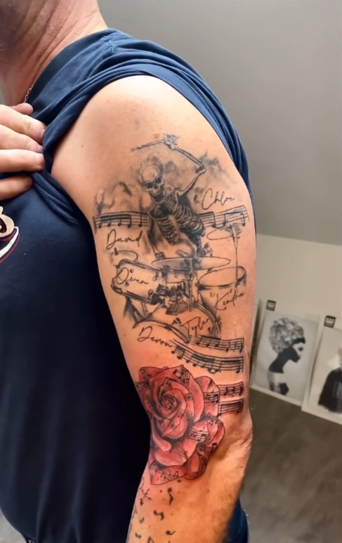 Tatouage boussole carte et rose — Blackthorn Tattoo Campos Majorque