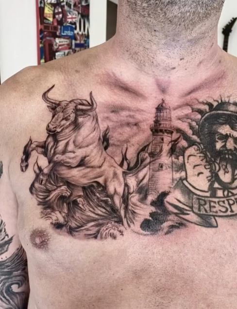 Tatouage taureau et guerrier — poitrine — Blackthorn Tattoo Campos Majorque